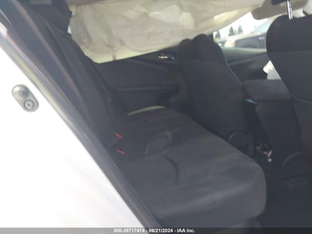 Toyota Prius Two 2017 JTDKBRFU1H3544356 Image 8