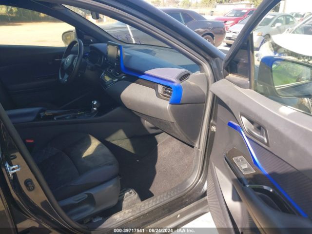 JTNKHMBX1L1067753 Toyota C-HR XLE