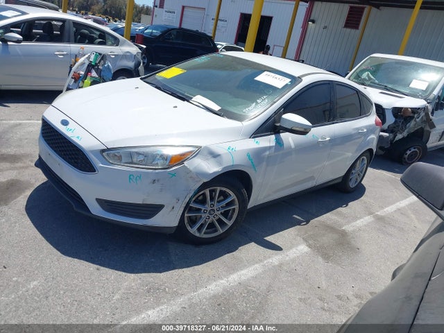 Ford FOCUS SE 2017 1FADP3K22HL216624 Image 2