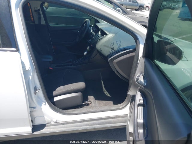 Ford FOCUS SE 2017 1FADP3K22HL216624 Image 5