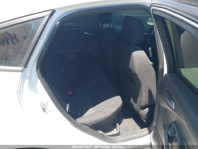 Ford FOCUS SE 2017 1FADP3K22HL216624 Image 8