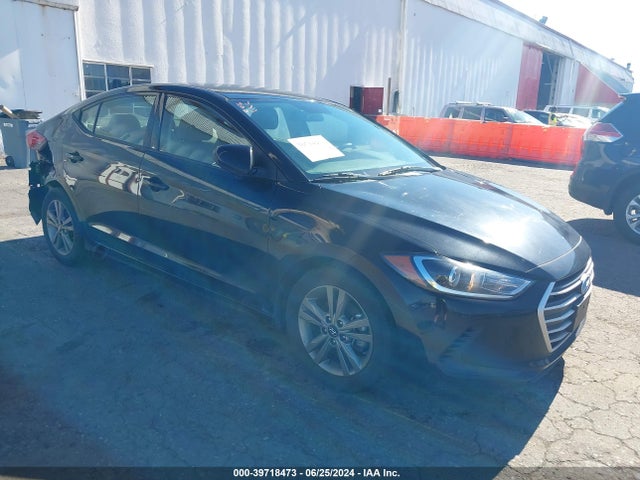 2018 5NPD84LF9JH304045 main image