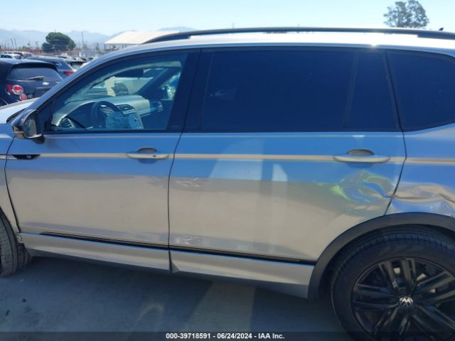 3VVCB7AX7NM066627 Volkswagen Tiguan 2.0t Se R-line Black