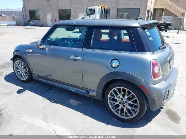 2008 MINI COOPER S WMWMF73578TV38279 Photo 2