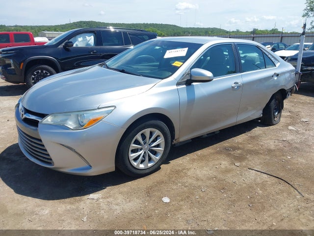 Toyota CAMRY LE 2015 4T4BF1FK3FR486506 Image 2