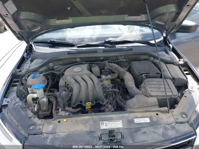3VW2K7AJXFM417664 Volkswagen Jetta 2.0l S