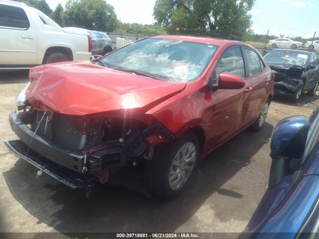 Toyota COROLLA LE 2018 5YFBURHE9JP842571 Image 2