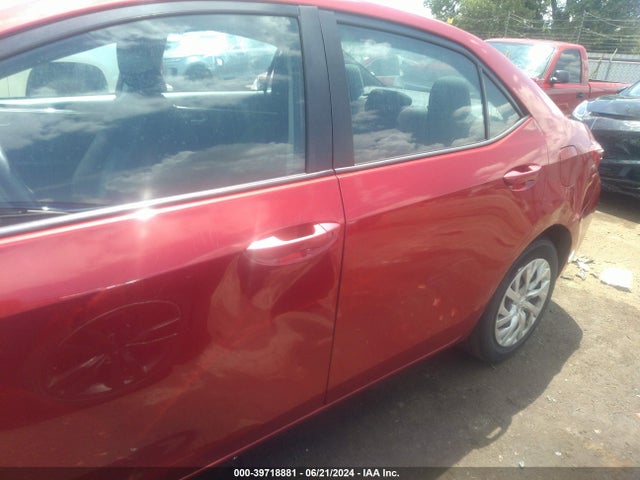 Toyota COROLLA LE 2018 5YFBURHE9JP842571 Image 6