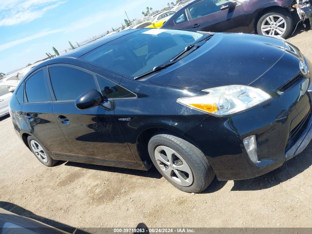 Toyota Prius Two 2015 JTDKN3DUXF0463393 Image 13