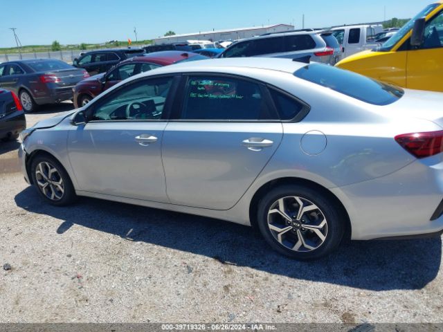 3KPF24AD7ME381162 KIA Forte Lxs