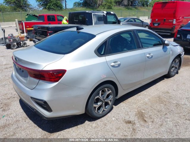 3KPF24AD7ME381162 KIA Forte Lxs