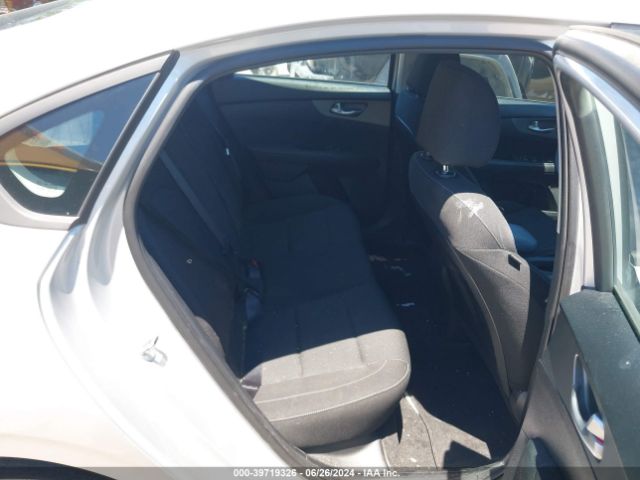 3KPF24AD7ME381162 KIA Forte Lxs