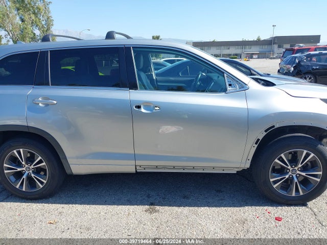 Toyota Highlander Le Plus 2018 5TDBZRFHXJS835084 Image 14