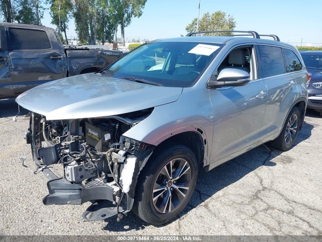 Toyota Highlander Le Plus 2018 5TDBZRFHXJS835084 Image 2