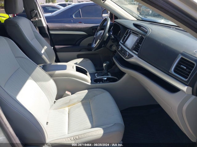 Toyota Highlander Le Plus 2018 5TDBZRFHXJS835084 Image 5