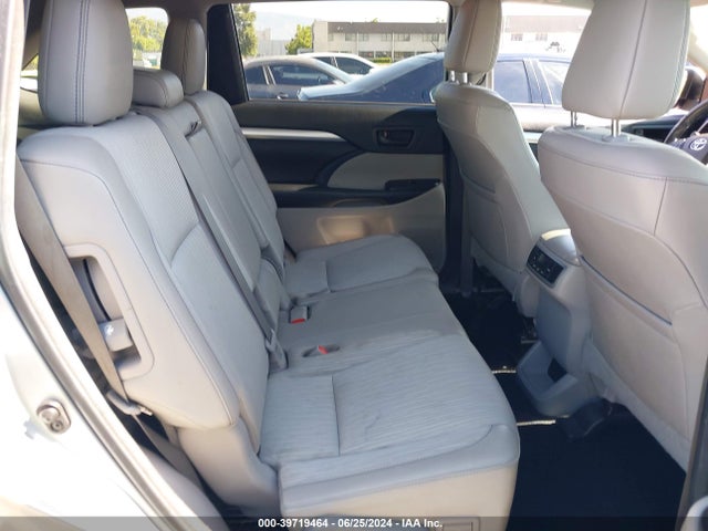 Toyota Highlander Le Plus 2018 5TDBZRFHXJS835084 Image 8