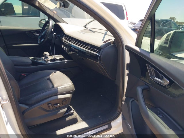 Audi Q7 3.0t Premium 2018 WA1LABF74JD017964 Image 5