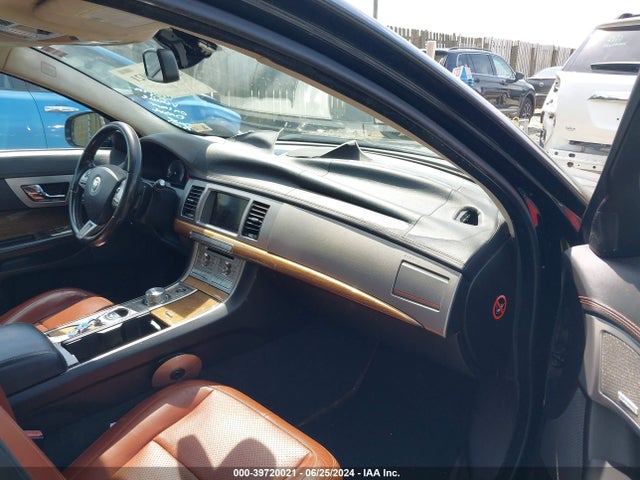2010 JAGUAR XF SAJWA0HE7AMR61794 Photo 4