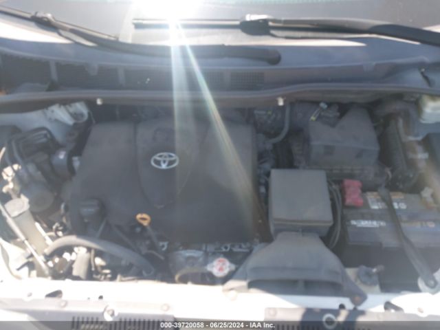 5TDYZ3DC9HS897696 Toyota Sienna Xle Premium 8 Passenger