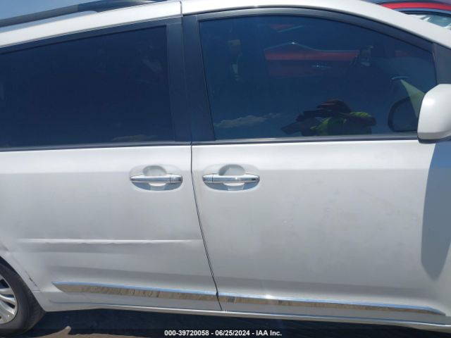 5TDYZ3DC9HS897696 Toyota Sienna Xle Premium 8 Passenger