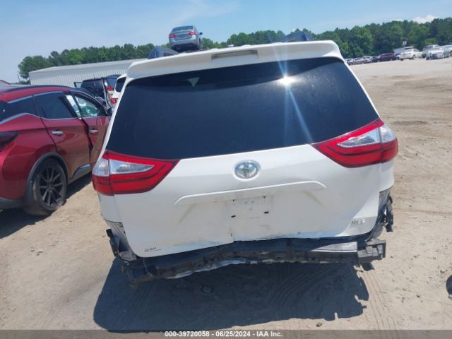 5TDYZ3DC9HS897696 Toyota Sienna Xle Premium 8 Passenger