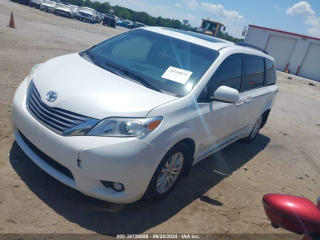 5TDYZ3DC9HS897696 Toyota Sienna Xle Premium 8 Passenger