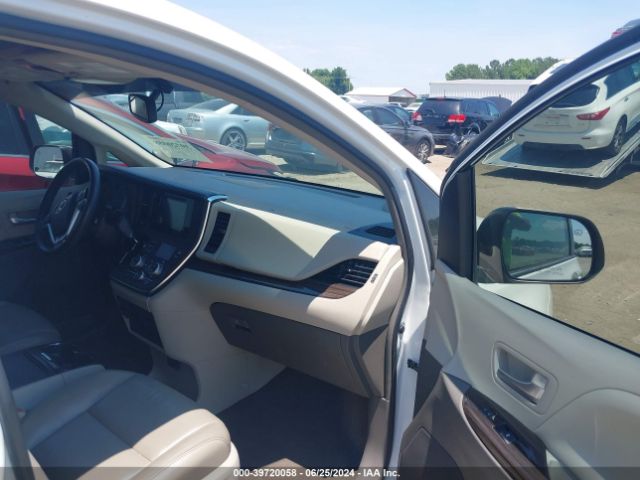 5TDYZ3DC9HS897696 Toyota Sienna Xle Premium 8 Passenger