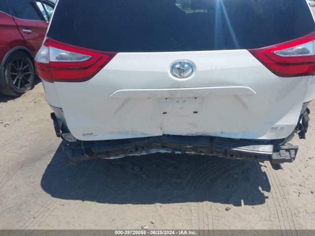 5TDYZ3DC9HS897696 Toyota Sienna Xle Premium 8 Passenger