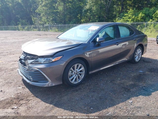 Toyota CAMRY LE 2024 4T1R11AK6RU863218 Image 2