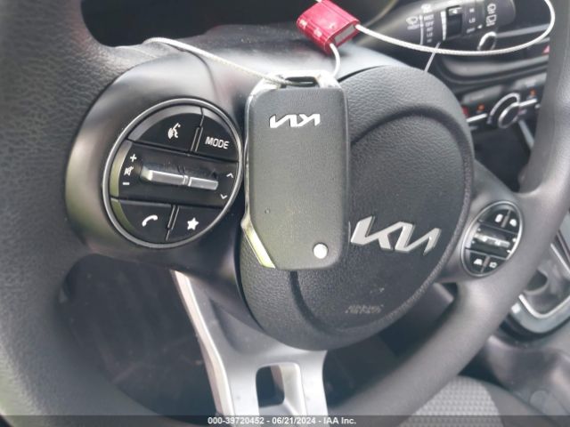 KNDJ23AU2P7857388 KIA SOUL LX