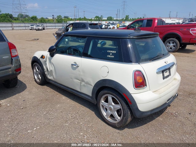 2007 MINI COOPER WMWMF335X7TT50928 Photo 2