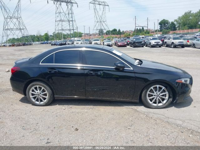 W1K3G4FBXMJ270383 Mercedes-Benz A 220 4matic