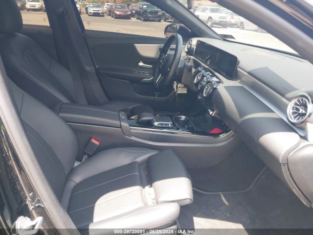W1K3G4FBXMJ270383 Mercedes-Benz A 220 4matic