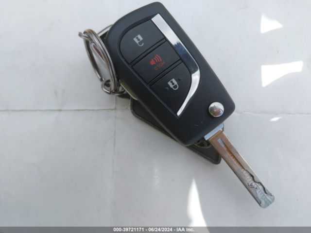 2T3G1RFV4MC174658 Toyota RAV4 LE