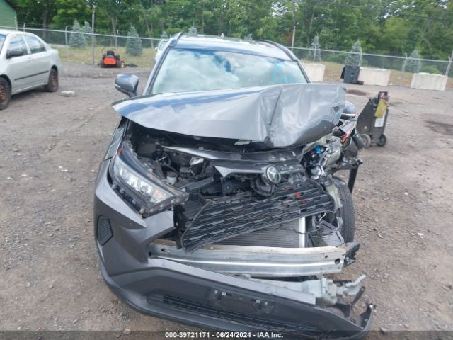2T3G1RFV4MC174658 Toyota RAV4 LE