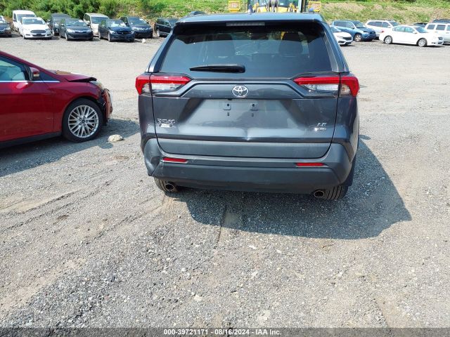 2T3G1RFV4MC174658 Toyota RAV4 LE