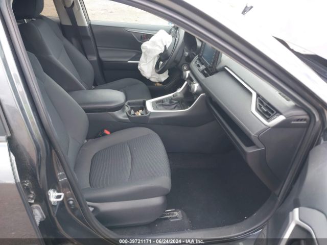 2T3G1RFV4MC174658 Toyota RAV4 LE