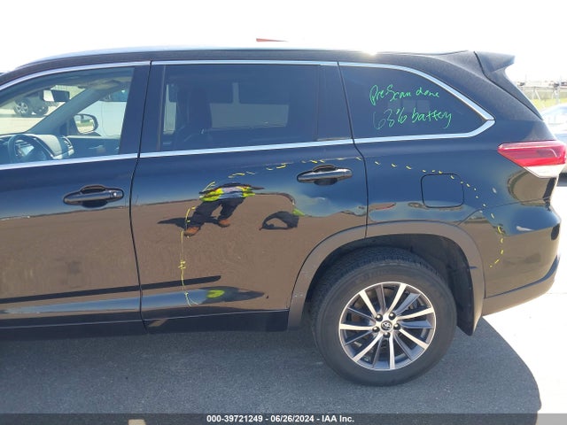 Toyota Highlander Xle 2018 5TDJZRFH1JS800235 Image 18