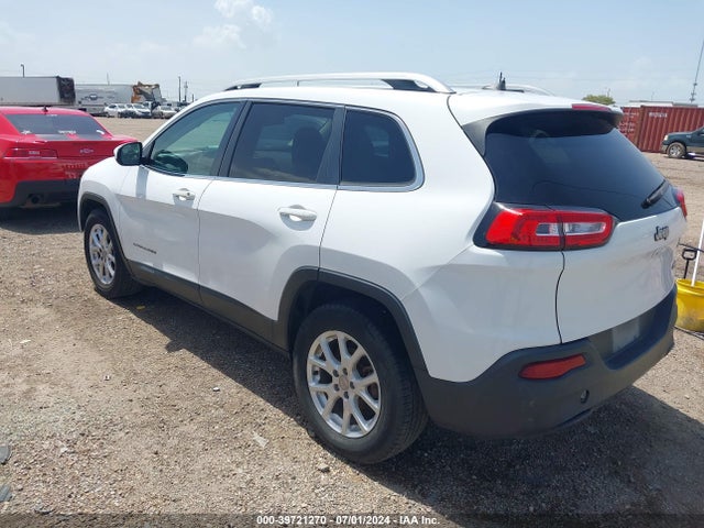 1C4PJLCB2HW560590 Jeep Cherokee Latitude Fwd