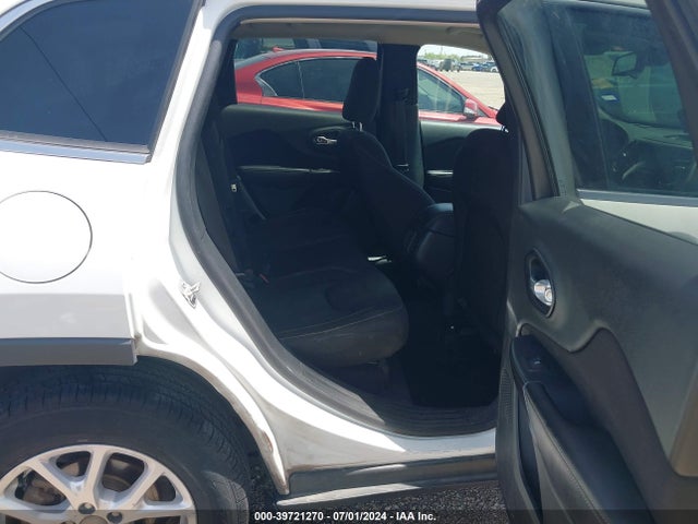 1C4PJLCB2HW560590 Jeep Cherokee Latitude Fwd