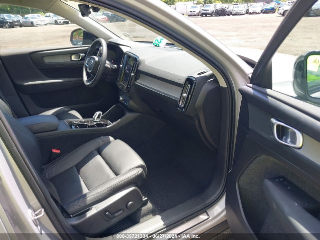 YV4L12UW0P2930805 Volvo Xc40 B5 Plus Dark Theme