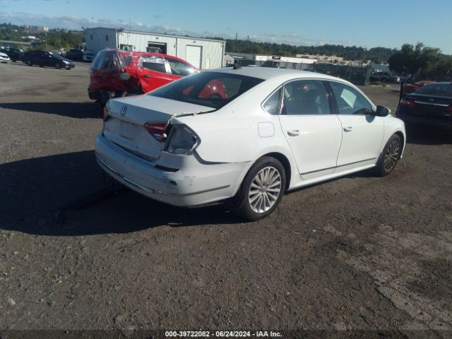 1VWBT7A33GC005698 Volkswagen Passat 1.8t Se