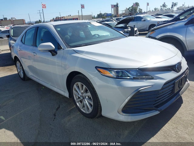 Toyota CAMRY LE 2024 4T1C11AK1RU236139 головне зображення