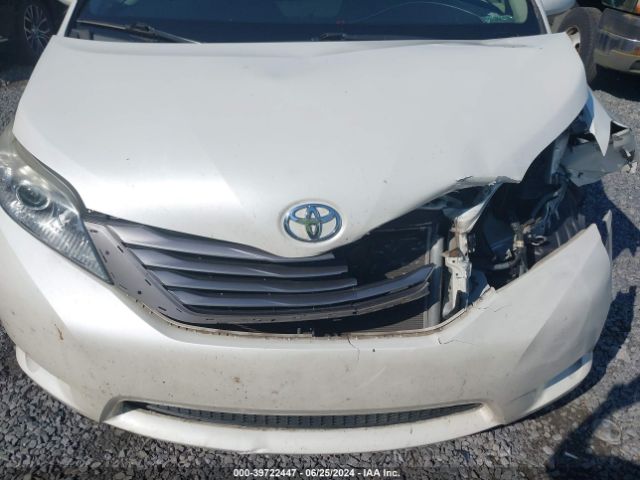 5TDYZ3DC5HS798146 Toyota Sienna Xle 8 Passenger