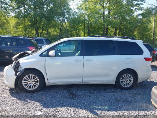 5TDYZ3DC5HS798146 Toyota Sienna Xle 8 Passenger