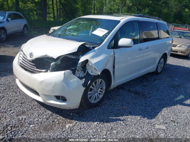 5TDYZ3DC5HS798146 Toyota Sienna Xle 8 Passenger