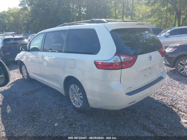 5TDYZ3DC5HS798146 Toyota Sienna Xle 8 Passenger
