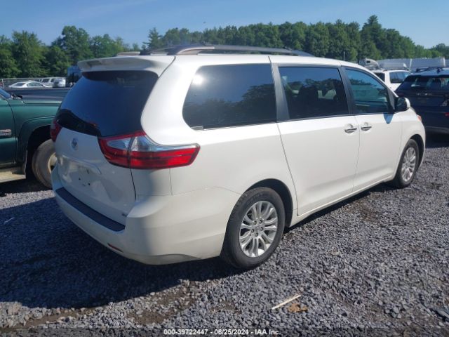 5TDYZ3DC5HS798146 Toyota Sienna Xle 8 Passenger