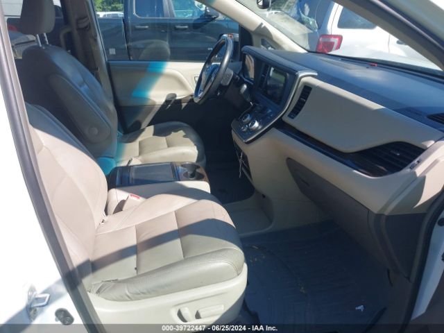 5TDYZ3DC5HS798146 Toyota Sienna Xle 8 Passenger