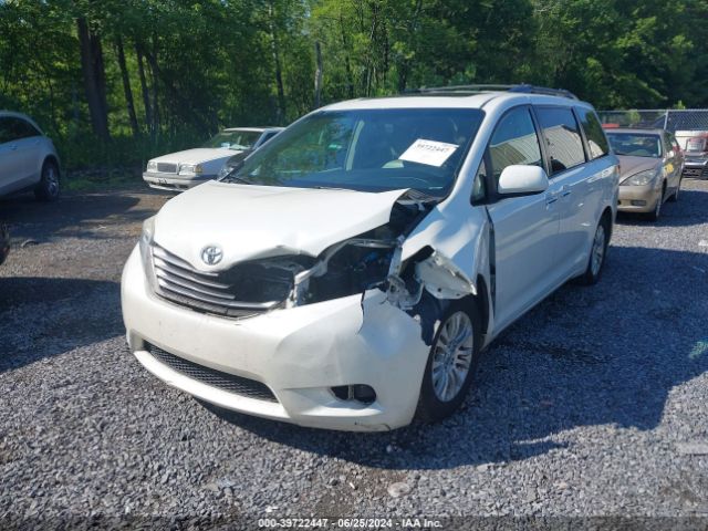 5TDYZ3DC5HS798146 Toyota Sienna Xle 8 Passenger